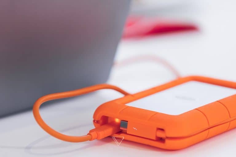 LaCie Rugged Thunderbolt USB 3.0 1TB SSD hard drive in review - high-speed for video editing? La Cie Rugged USB-C 1TB SSD external hard drive - review, experience and product test of the harddrive for youtuber, blogger, videographer and photographer - Tech Blog Vanessa Pur